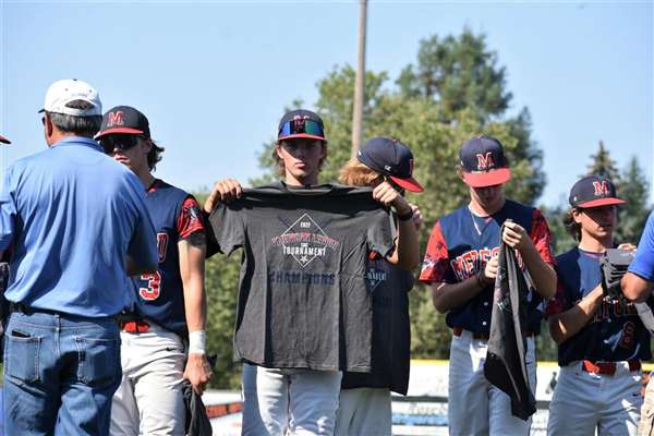Medford Mustangs 2022 players with championship shirts