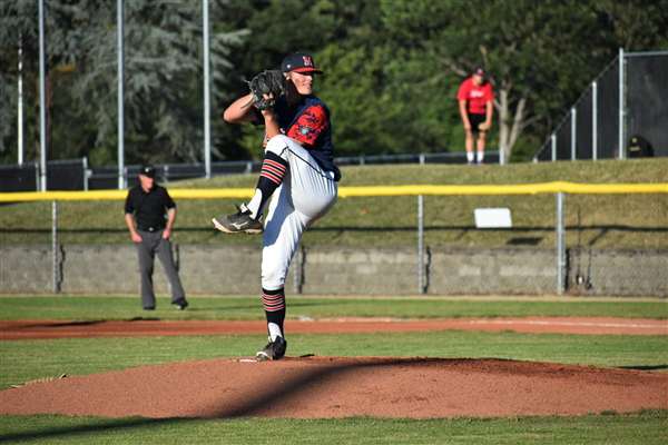 Medford Mustangs 2022 pitcher leg kick
