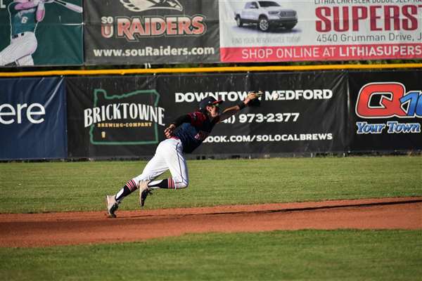 Medford Mustangs 2022 shortstop play